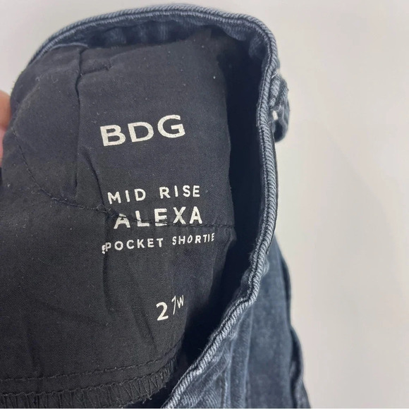 Urban Outfitters BDG Mid Rise Alexa Shortie Shorts Size 27 - Picture 7 of 7